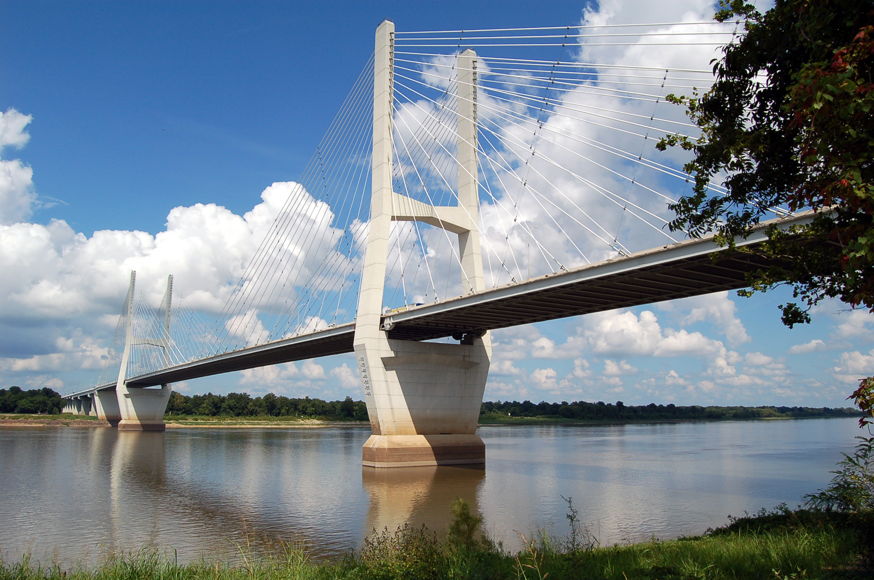 Image: Greenville Bridge (U.S. 82)