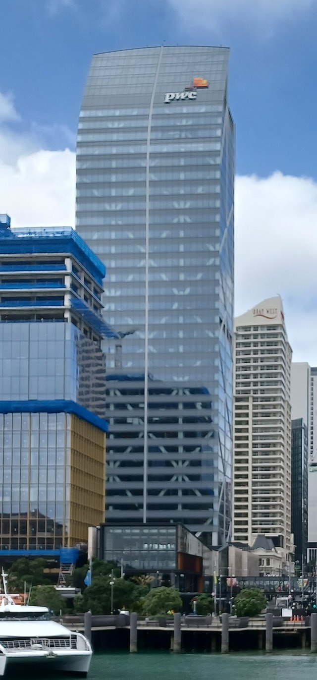 Commercial bay tower